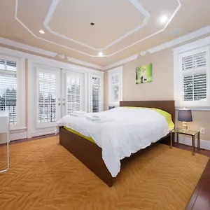 Homestay Oakridge Luxury Homestay, Vancouver